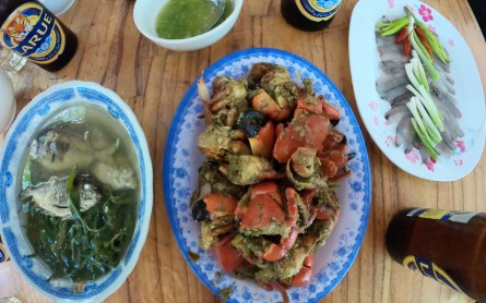 What should to eat at Cham Island?