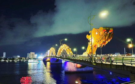 Da Nang Cruise enjoy the Fire-breathing Dragon Bridge: A great experience on the Han River