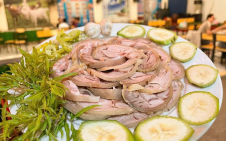 “Thịt thui Cầu Mống” Hội An: Top quán ngon “nhức nách” khiến dân tình “phát cuồng”!