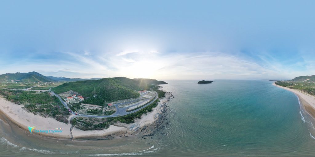 Vũng Chùa - Đảo Yến Quảng Bình nhìn từ biển vào 