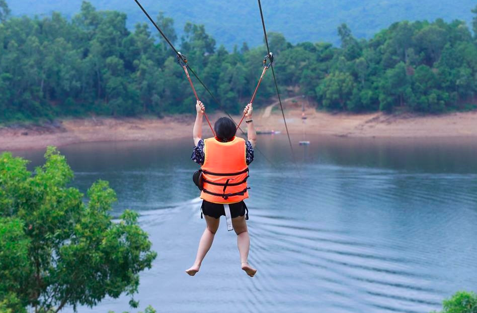 Zipline 2 dây an toàn tuyệt đối tại Hồ Phú Ninh