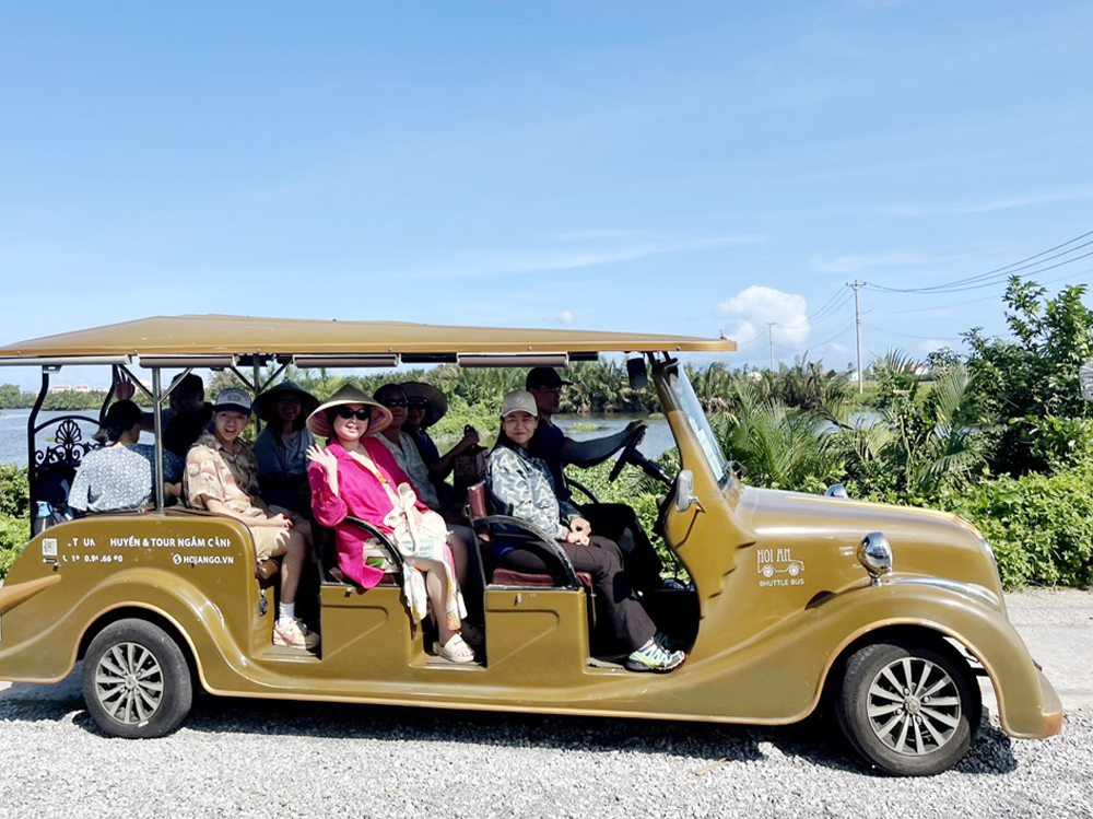 Tham quan rừng dừa bảy Mẫu bằng xe điện
