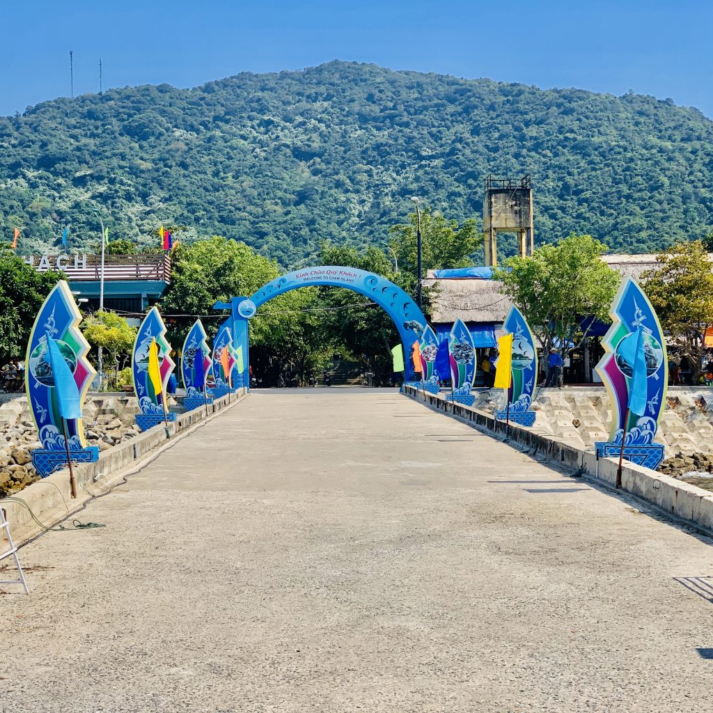 Cổng đón tiếp khách tour Cù Lao Chàm