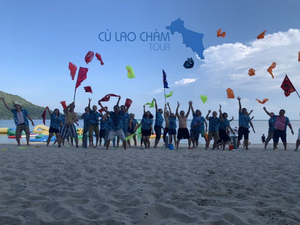 Du khách tham gia teambuilding Cù Lao Chàm