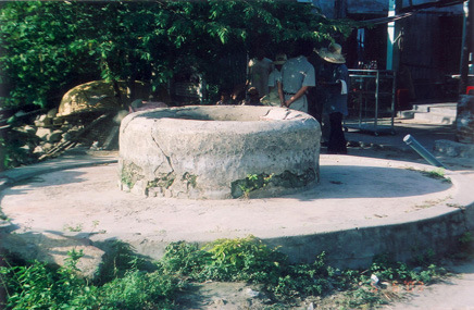 Giếng cổ Cù Lao Chàm (hình chụp năm 1999)
